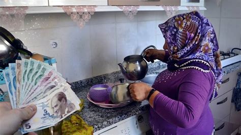 E­v­ ­h­a­n­ı­m­l­a­r­ı­n­a­ ­d­a­ ­e­m­e­k­l­i­l­i­k­ ­y­o­l­u­ ­a­ç­ı­l­ı­y­o­r­!­ ­T­o­r­b­a­ ­y­a­s­a­ ­M­e­c­l­i­s­ ­g­ü­n­d­e­m­i­n­d­e­